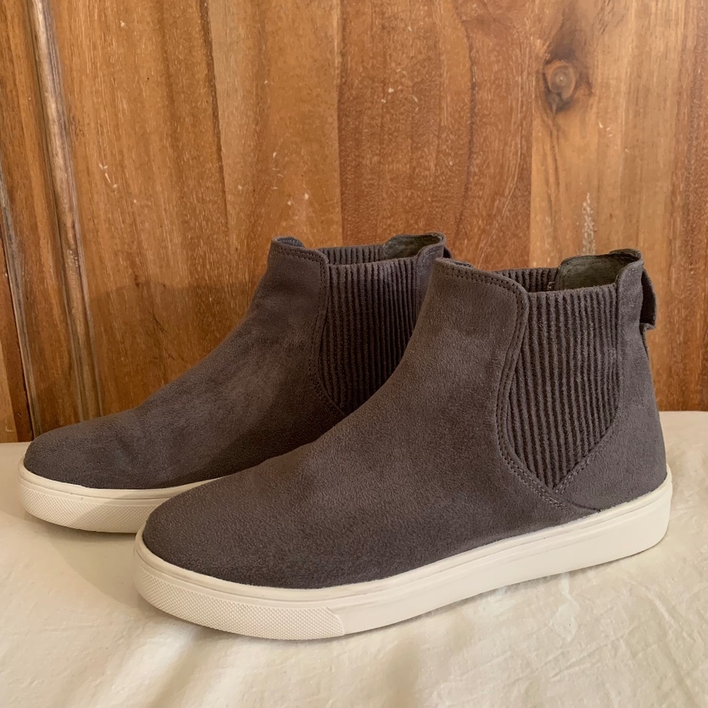 Steven By Steve Madden Slip On High Top Grey Suede Sneaker Size 6M